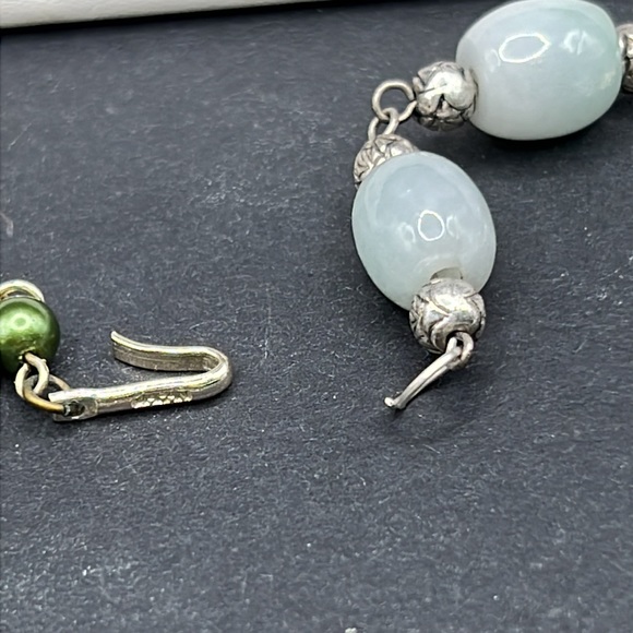 Vintage Japan triple strand green beaded necklace - Picture 3 of 5